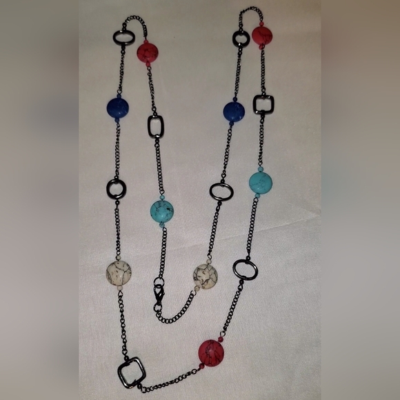 Gunmetal necklace with open shapes adorned with jasper, turquoise, and howlite. - Picture 6 of 9